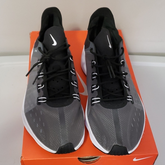 Nike - Picture 2 of 3